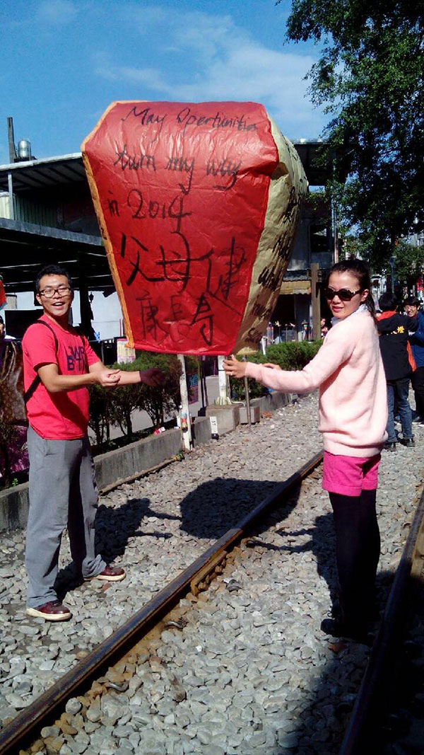 中國天津張先生夫婦十分天燈一日遊